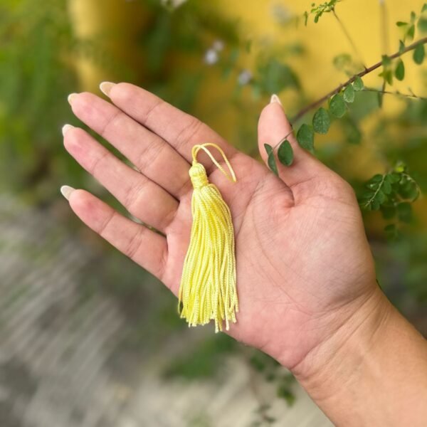 Pingente de Tassel – 7cm (COR AMARELO BEBÊ) Pacote com 10un