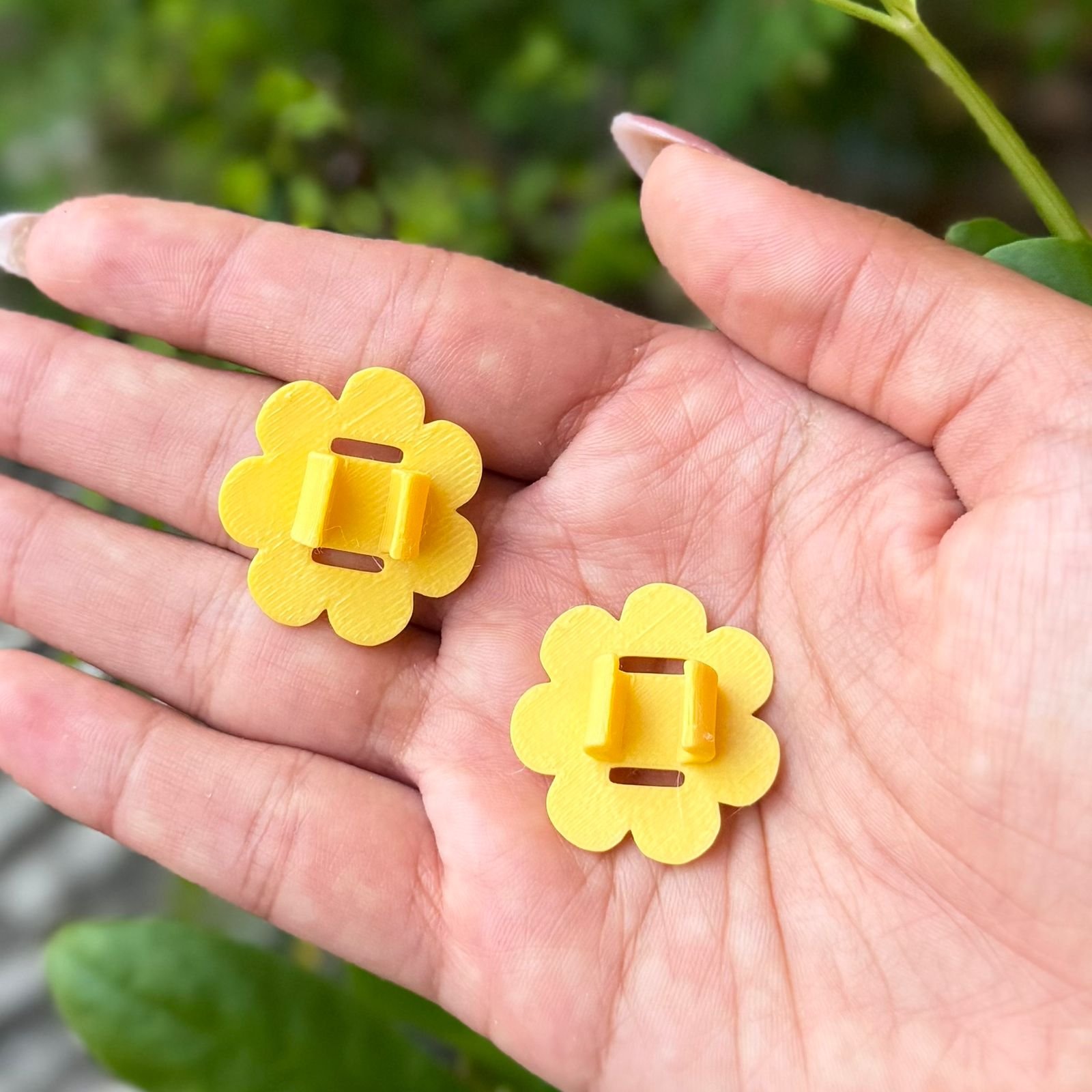 Passante Prendedor de Caneta Bic FORMATO FLOR – AMARELO 2 UND