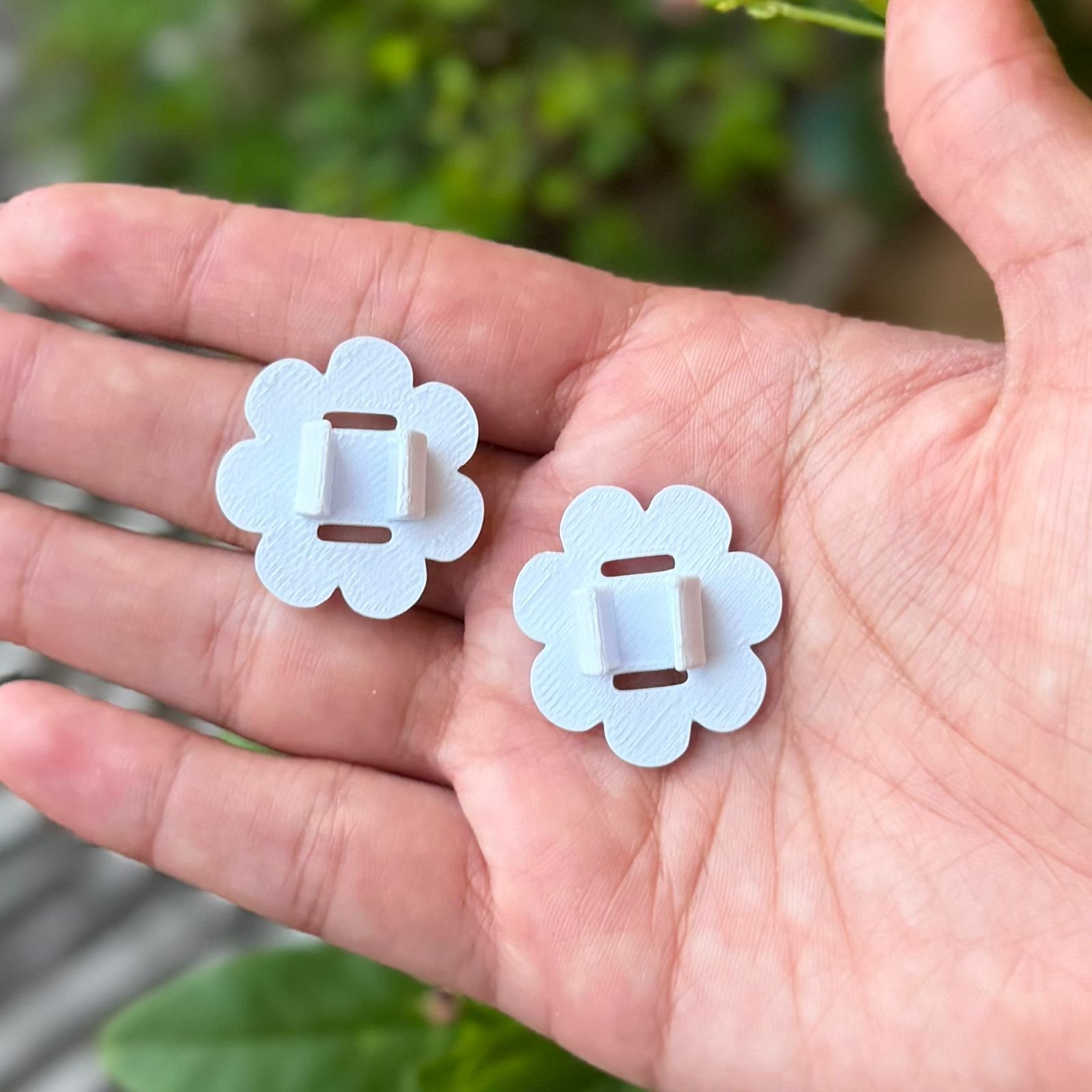 Passante Prendedor de Caneta Bic FORMATO FLOR – BRANCO 2 UND